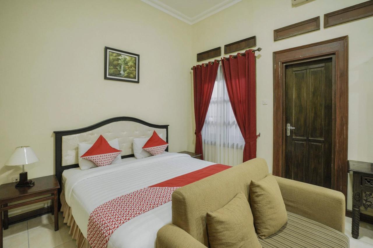 OYO 804 Ndalem Maharani Guest House Yogyakarta Bagian luar foto