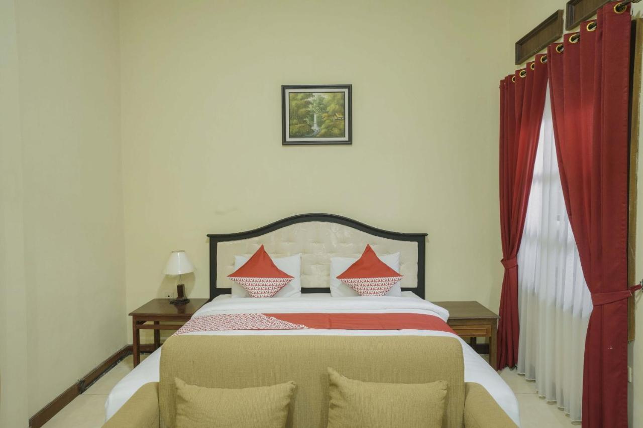 OYO 804 Ndalem Maharani Guest House Yogyakarta Bagian luar foto