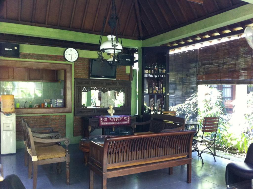 OYO 804 Ndalem Maharani Guest House Yogyakarta Bagian luar foto