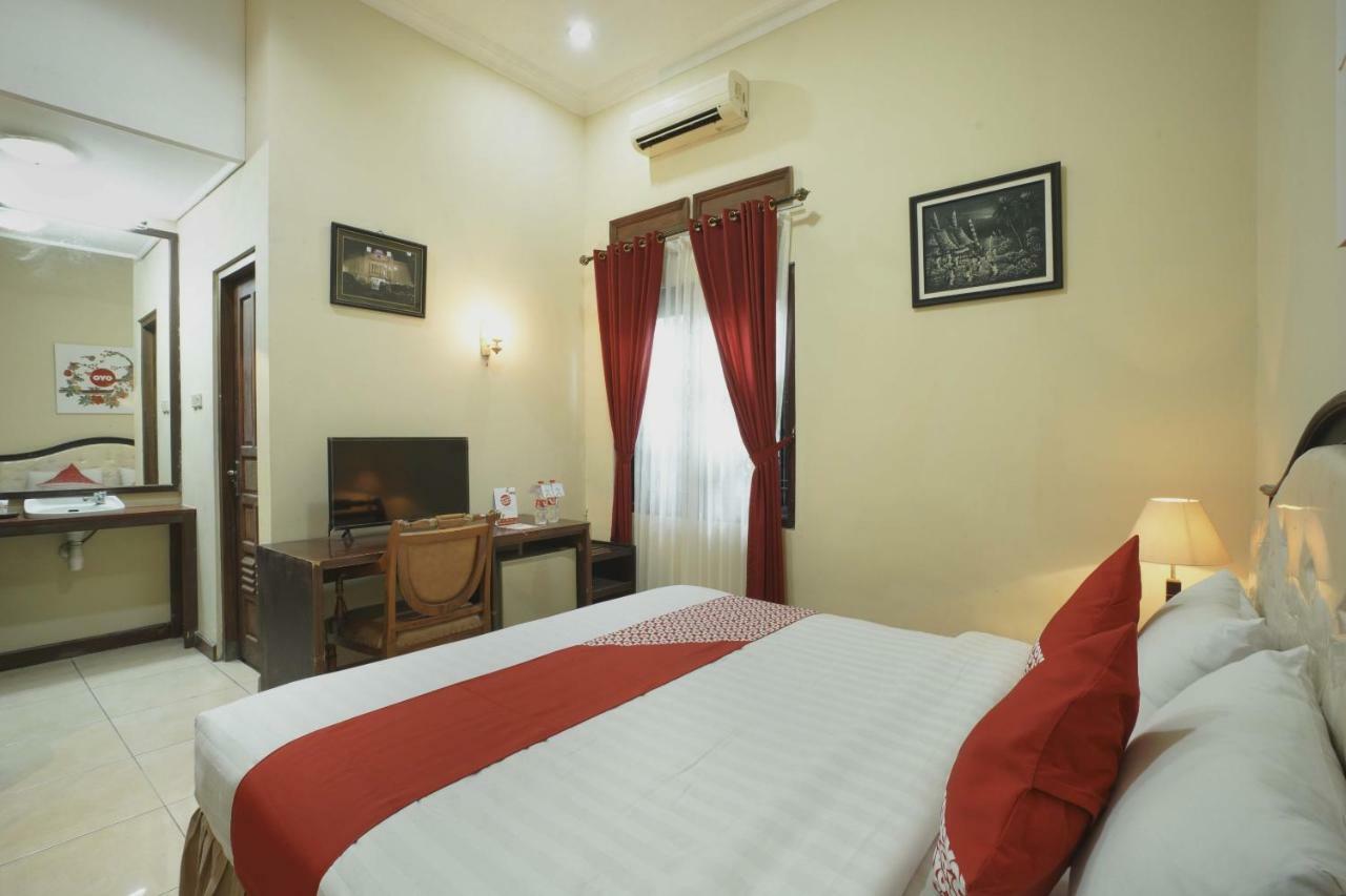 OYO 804 Ndalem Maharani Guest House Yogyakarta Bagian luar foto