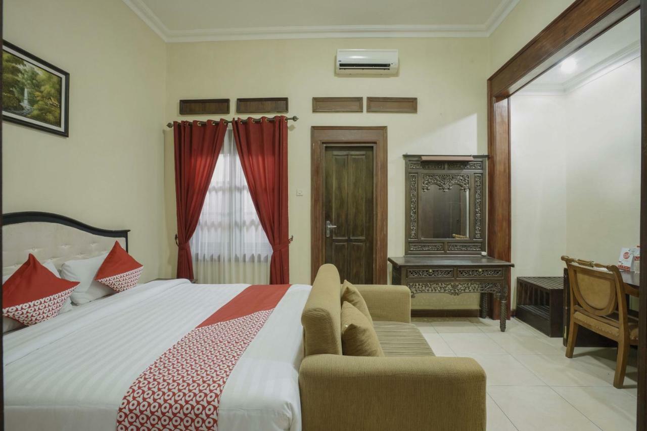 OYO 804 Ndalem Maharani Guest House Yogyakarta Bagian luar foto