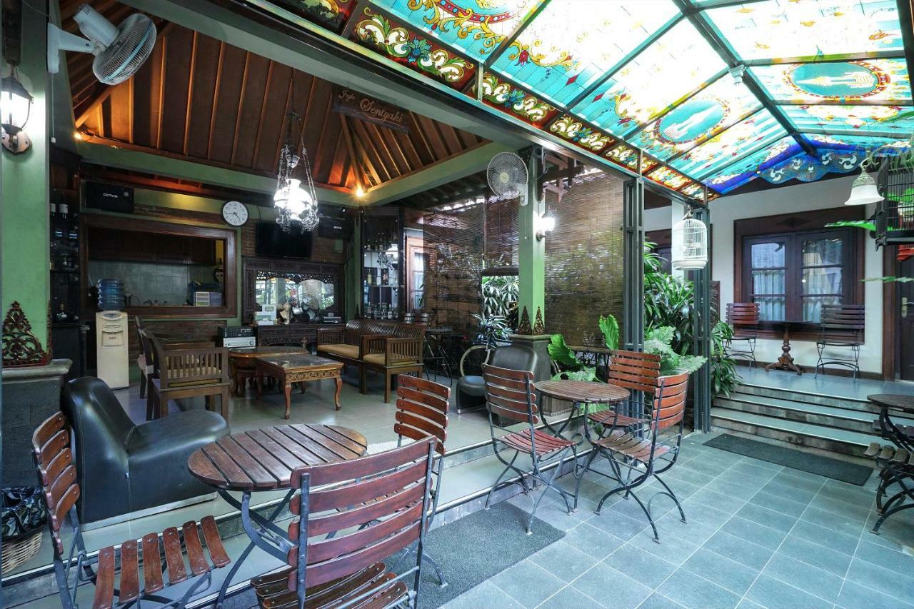 OYO 804 Ndalem Maharani Guest House Yogyakarta Bagian luar foto