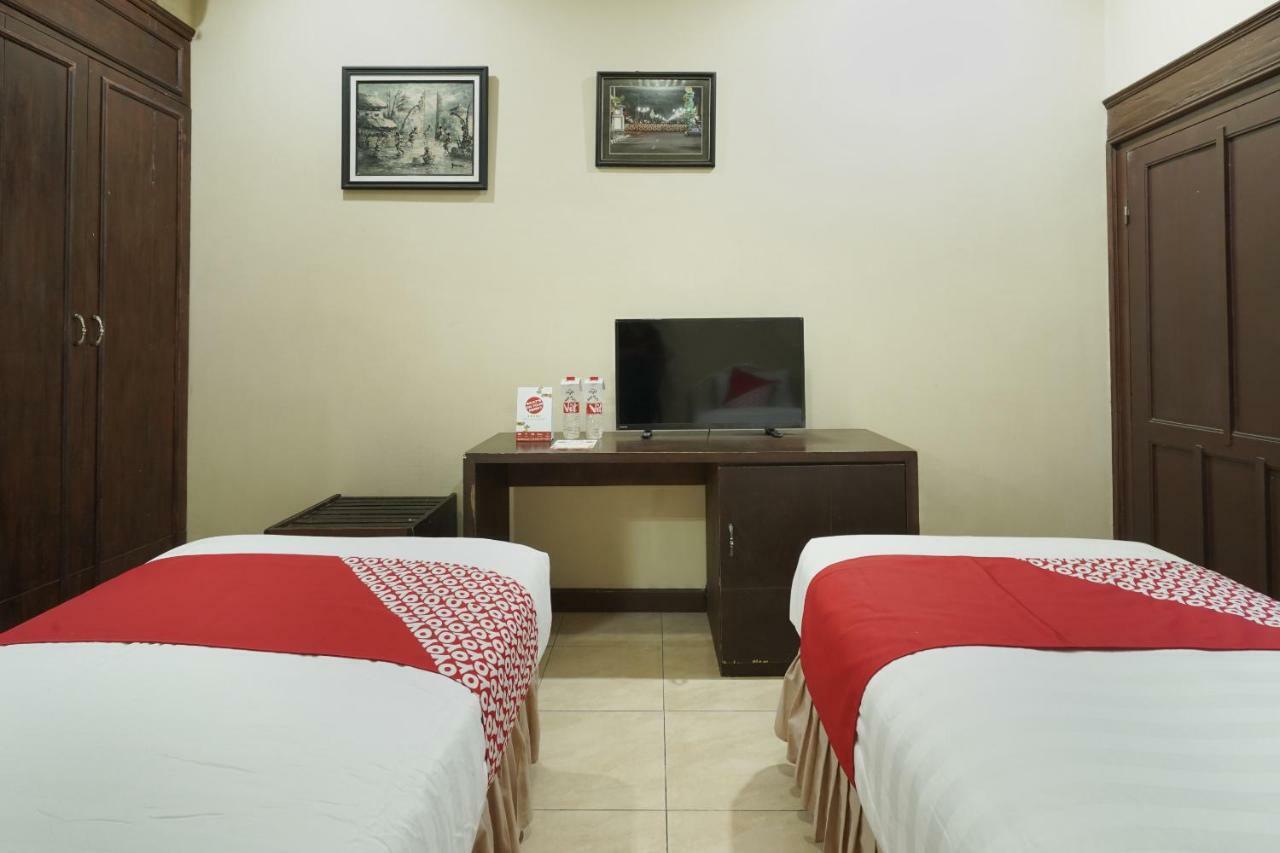 OYO 804 Ndalem Maharani Guest House Yogyakarta Bagian luar foto