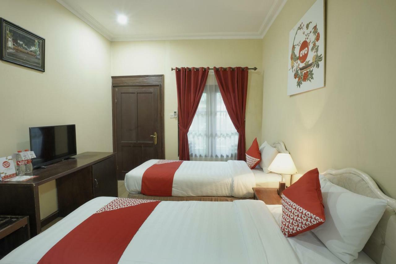 OYO 804 Ndalem Maharani Guest House Yogyakarta Bagian luar foto