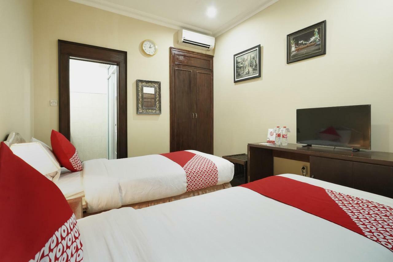 OYO 804 Ndalem Maharani Guest House Yogyakarta Bagian luar foto