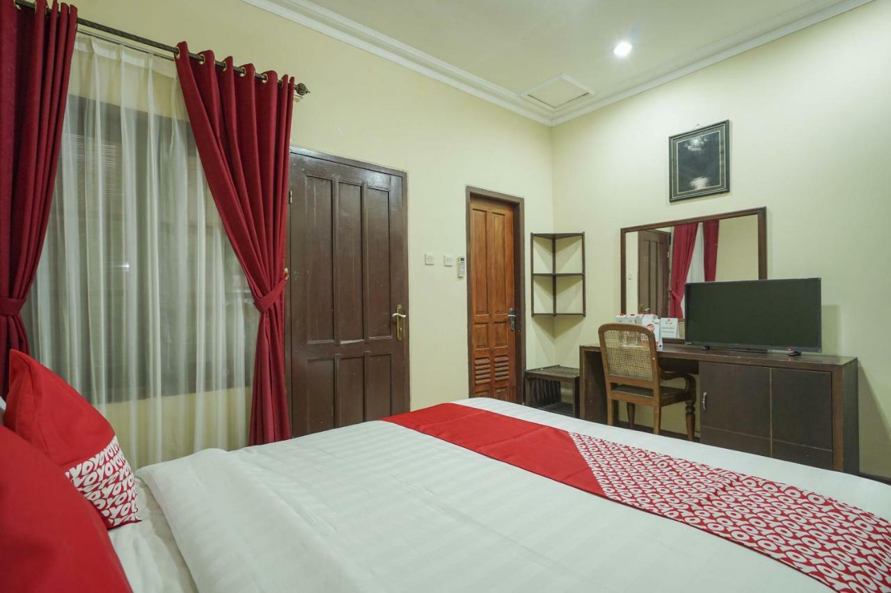 OYO 804 Ndalem Maharani Guest House Yogyakarta Bagian luar foto