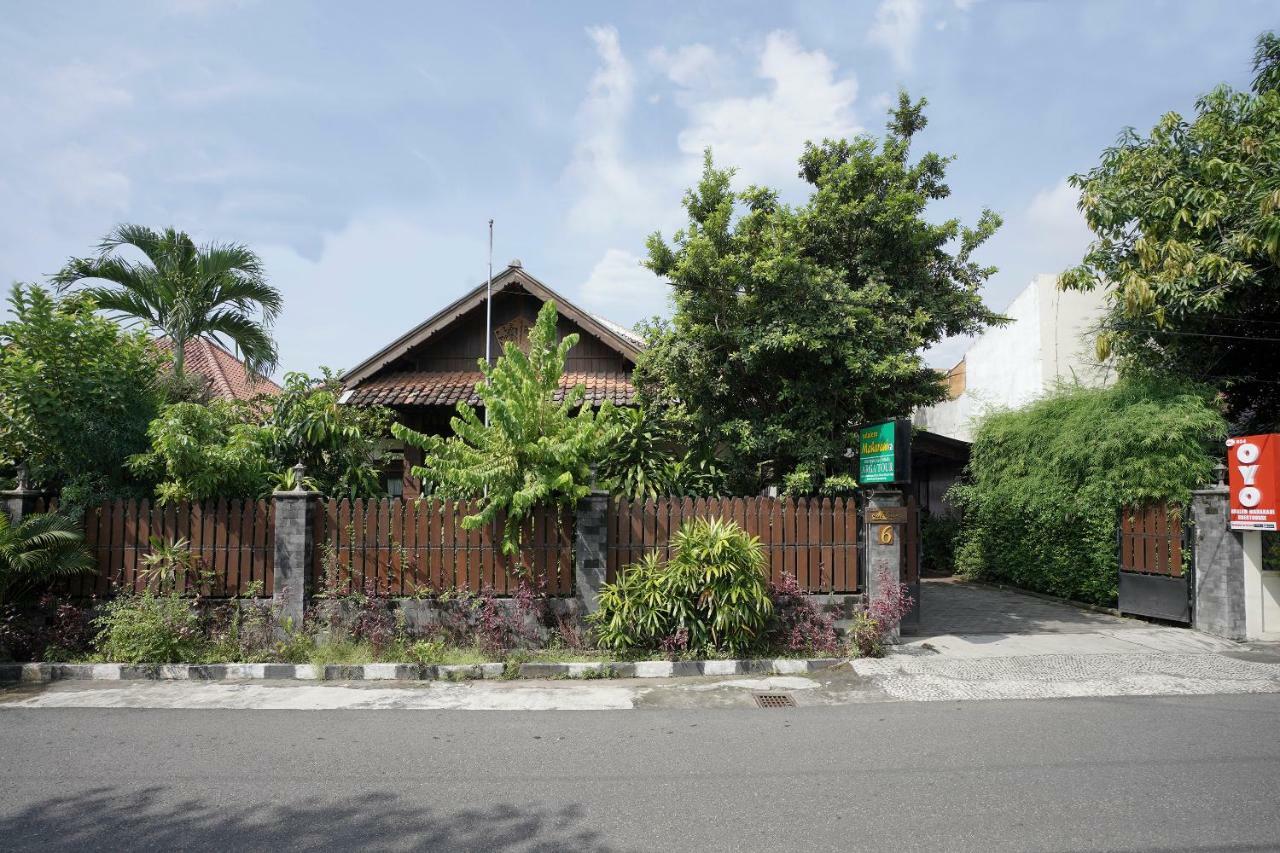 OYO 804 Ndalem Maharani Guest House Yogyakarta Bagian luar foto