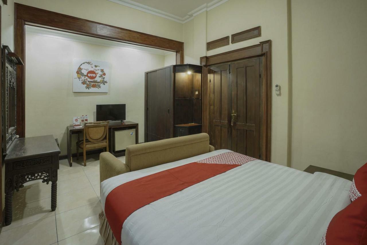 OYO 804 Ndalem Maharani Guest House Yogyakarta Bagian luar foto